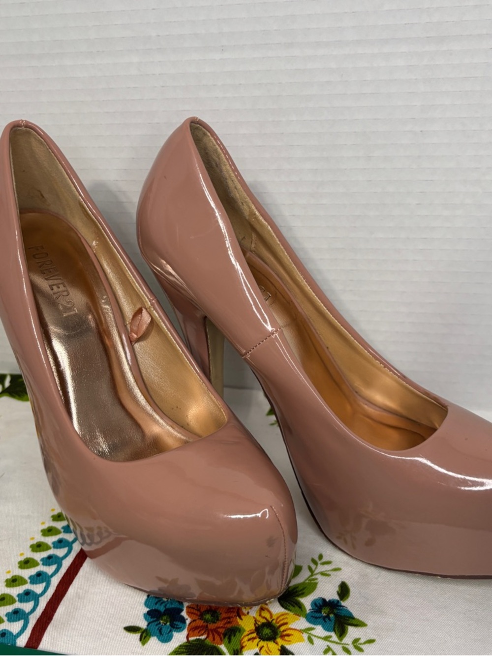 Forever 21 Women’s 7.5 Tan Rose Gold Patent Platform Pumps High Heels Party